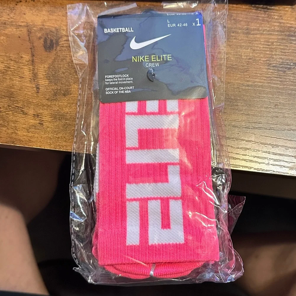 NWT Nike Elite Crew Basketball Socks RARE 2018 Neon Pink Sz L M 8-12 W 10-13